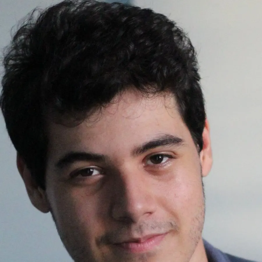 Lorran Sebastian, psicólogo clínico, sorrindo